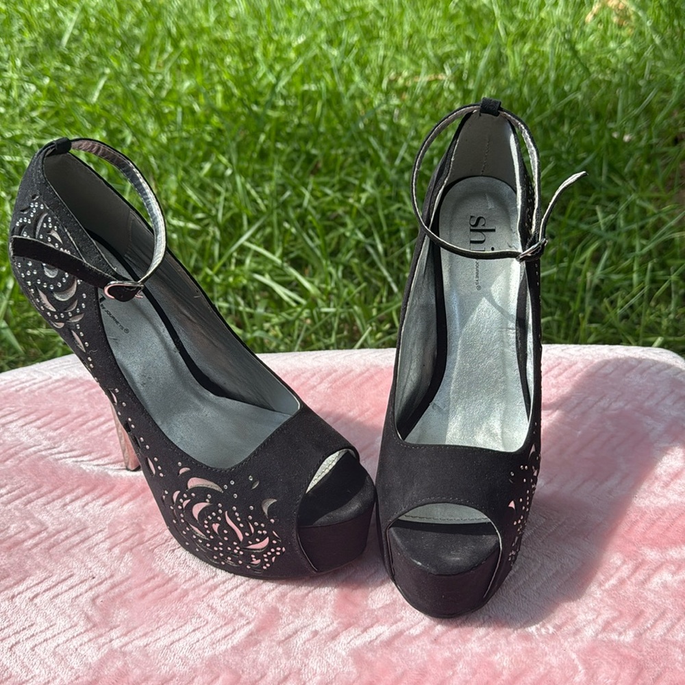 Shi Black and silver heels, size 7.5 M